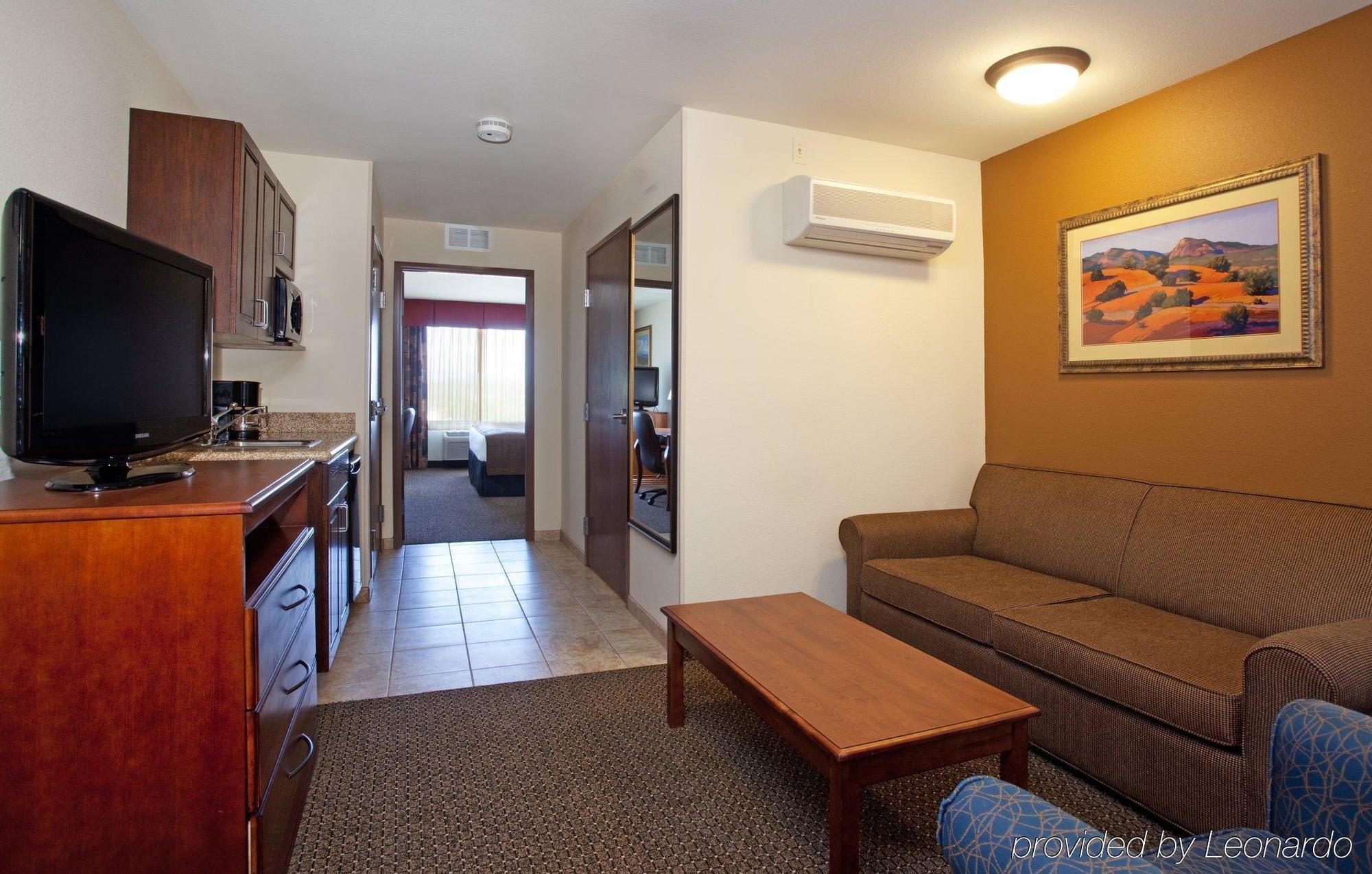 Holiday Inn Express & Suites Trinidad By Ihg Pokoj fotografie